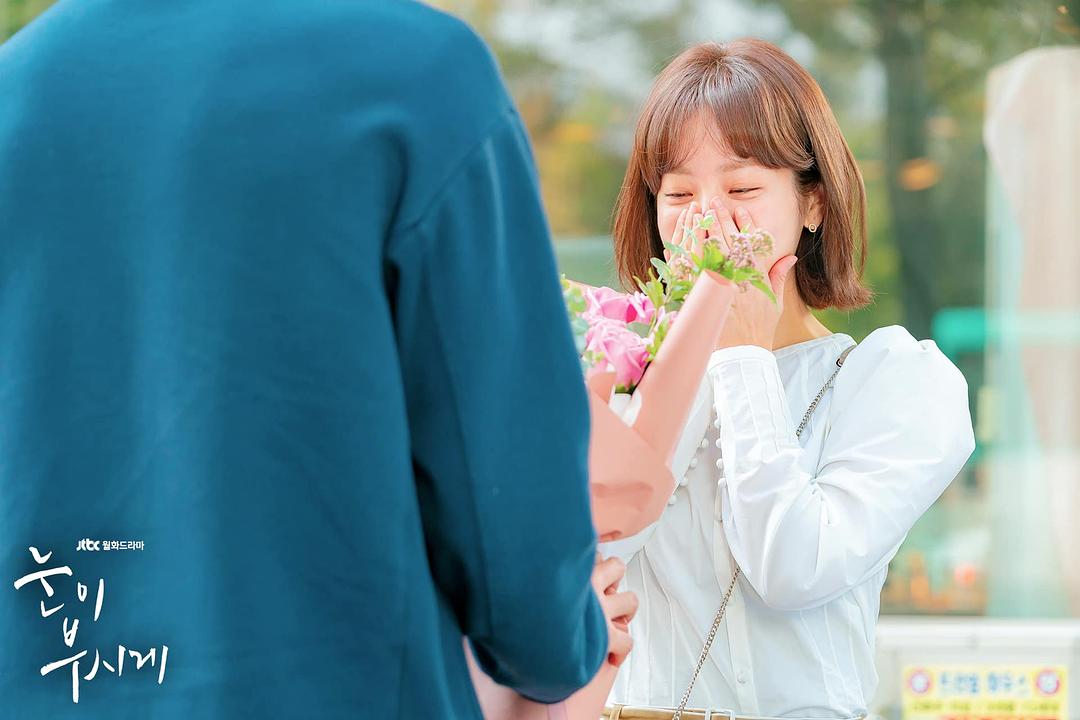 《耀眼》剧照第36张图片