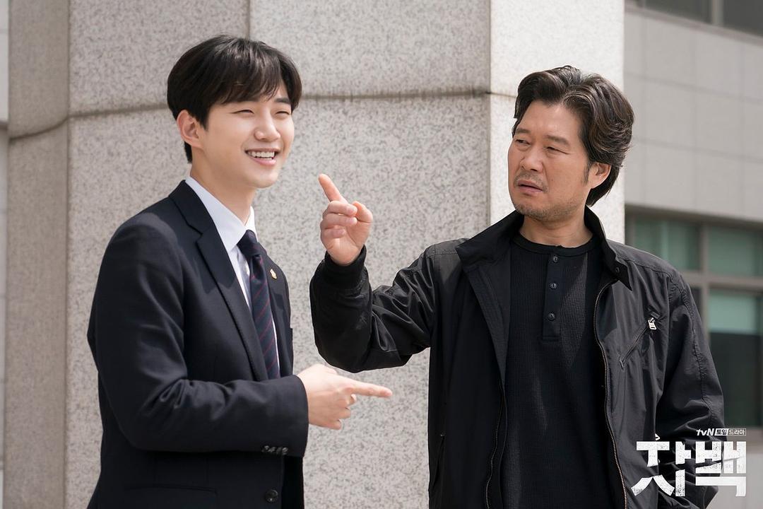 《自白》海报第13张图片