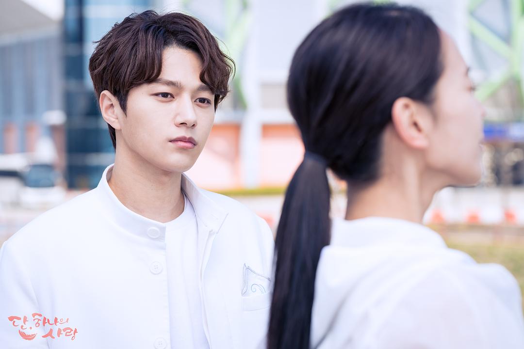 《仅此一次的爱情》剧照第22张图片