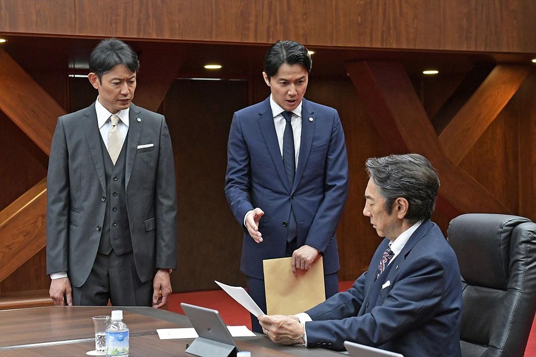 《集体降职》海报第57张图片