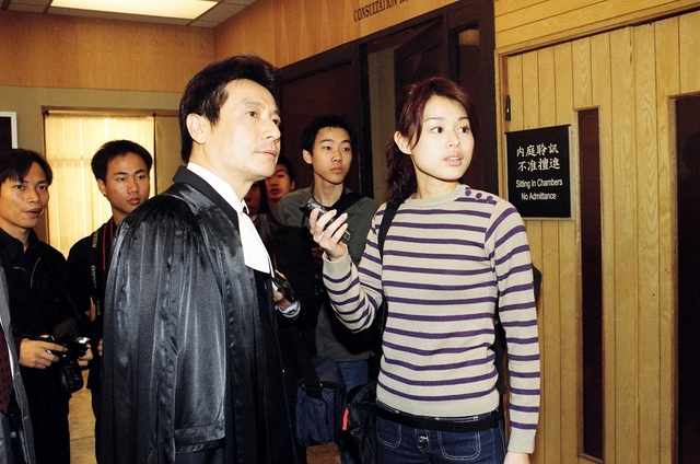 《法网伊人》海报