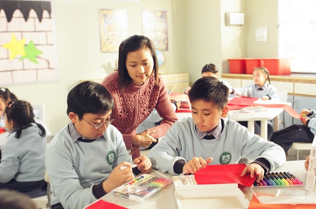 《一屋两家三姓人》海报