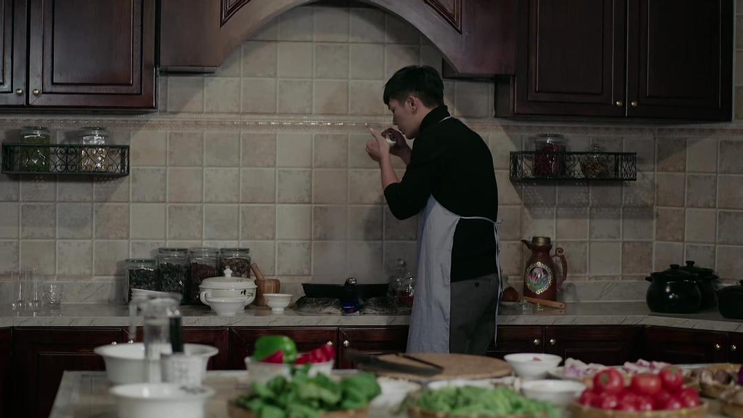 这厨房有点违和啊，这...