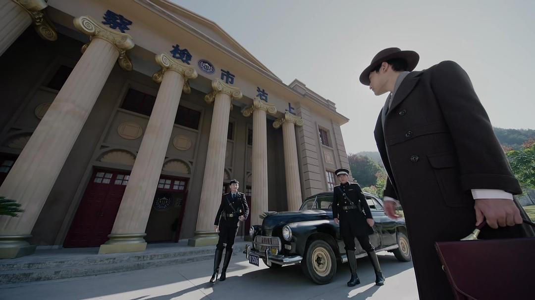 这广角镜头的畸变把人...