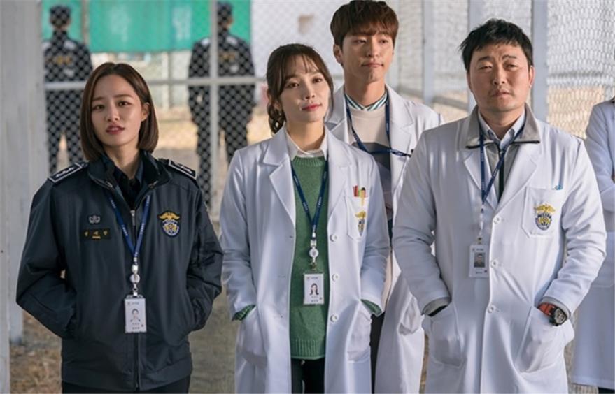 《囚犯医生》剧照第38张图片