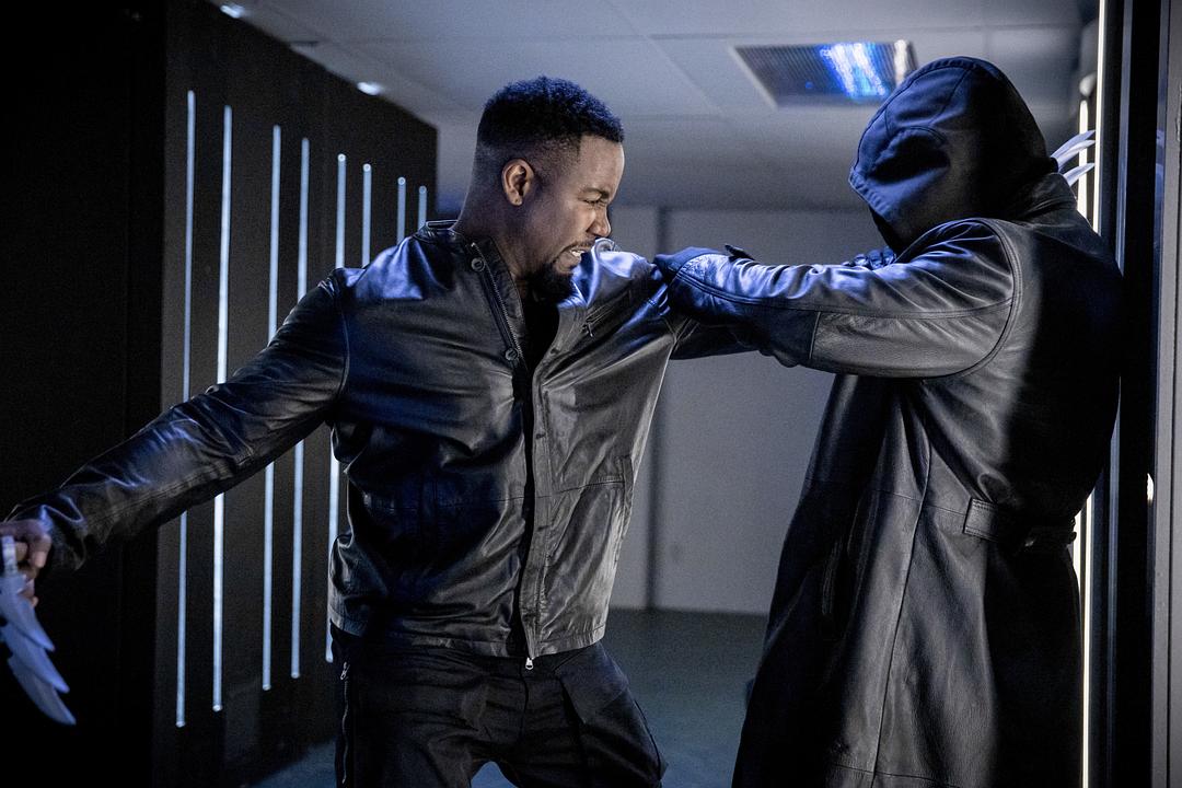 《绿箭侠第八季》海报第25张图片