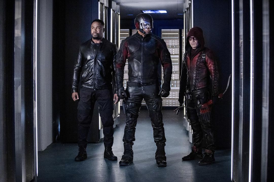 《绿箭侠第八季》海报第20张图片