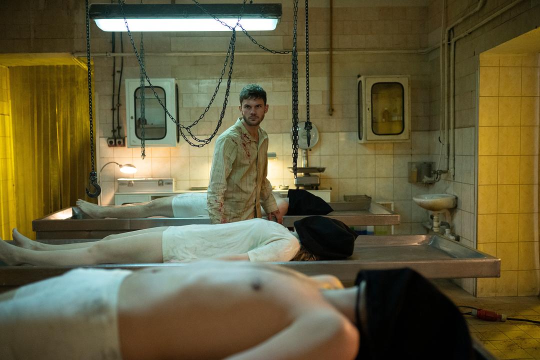 《绊脚石》剧照