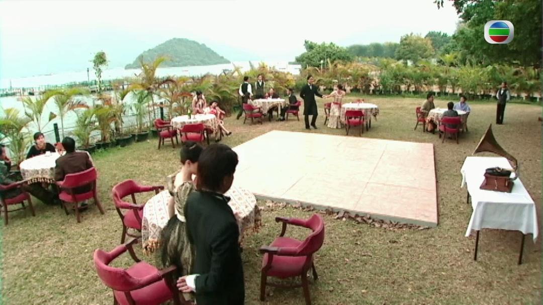 《银楼金粉》剧照第46张图片