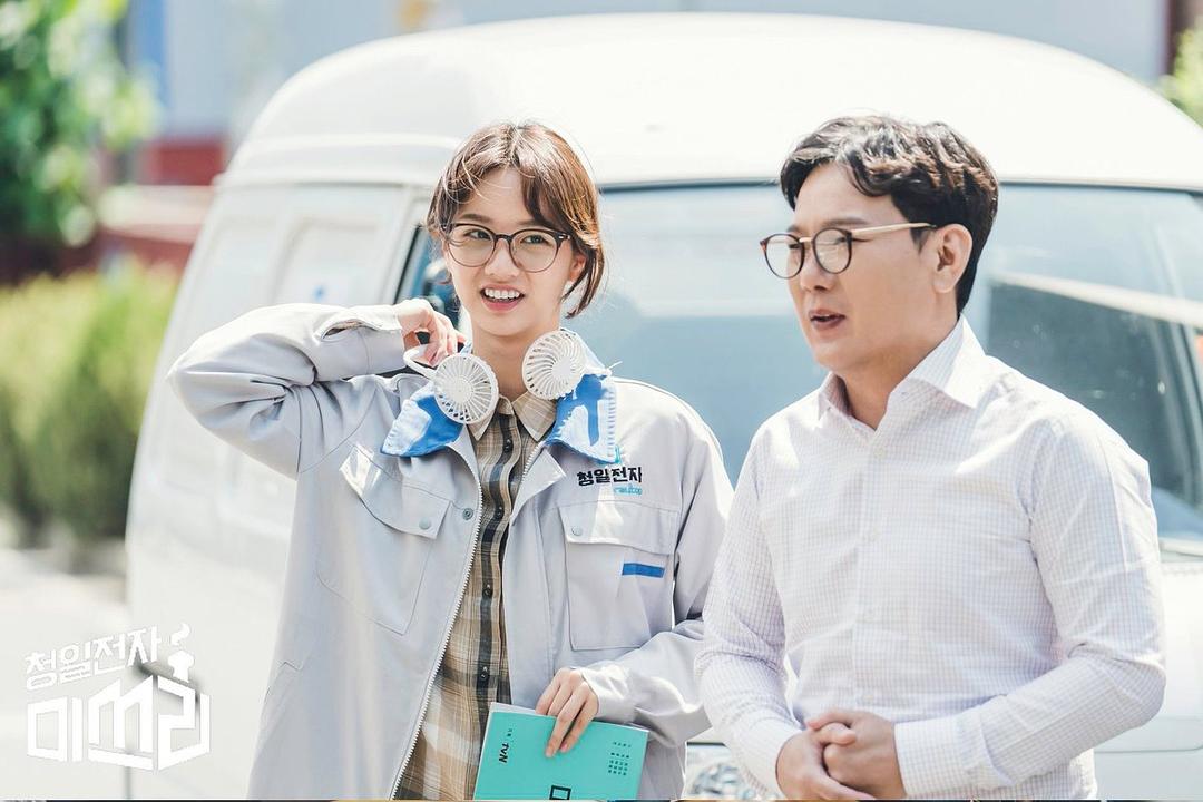 《清日电子李小姐》剧照第13张图片