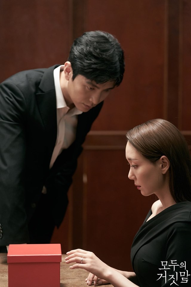 《所有人的谎言》海报第18张图片