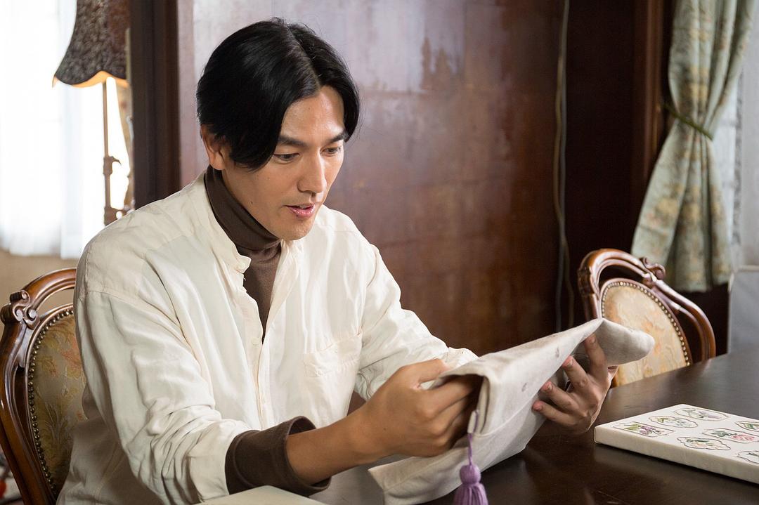 《同一屋檐下的四个女人》剧照第11张图片