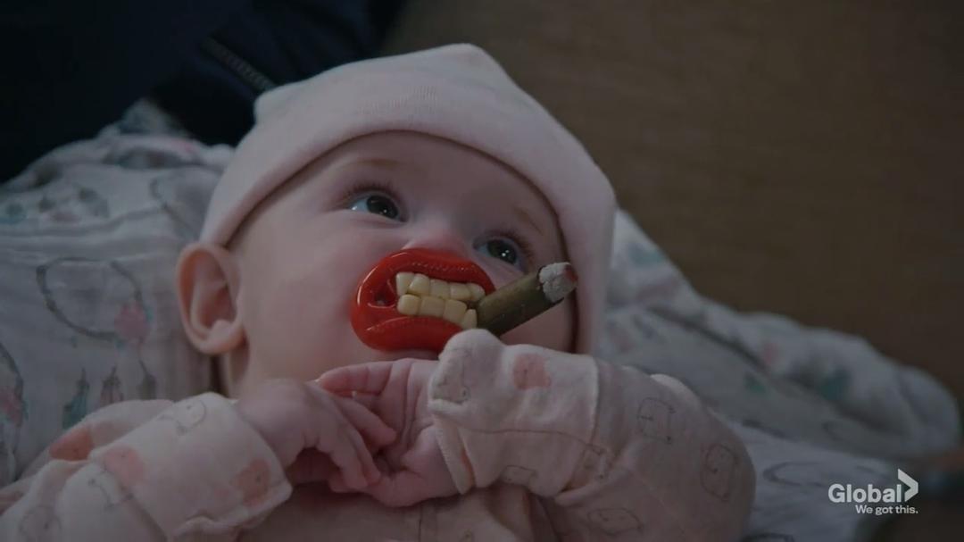 《摩登家庭第十一季》海报第21张图片