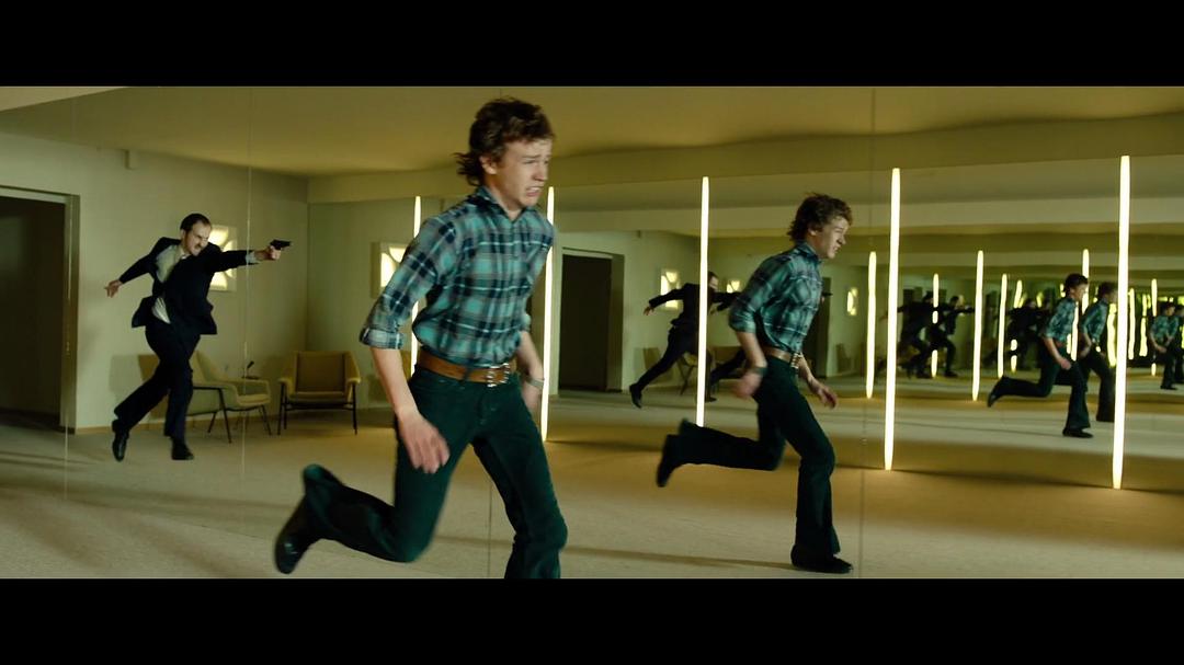 梦中，无数的外逃者被...