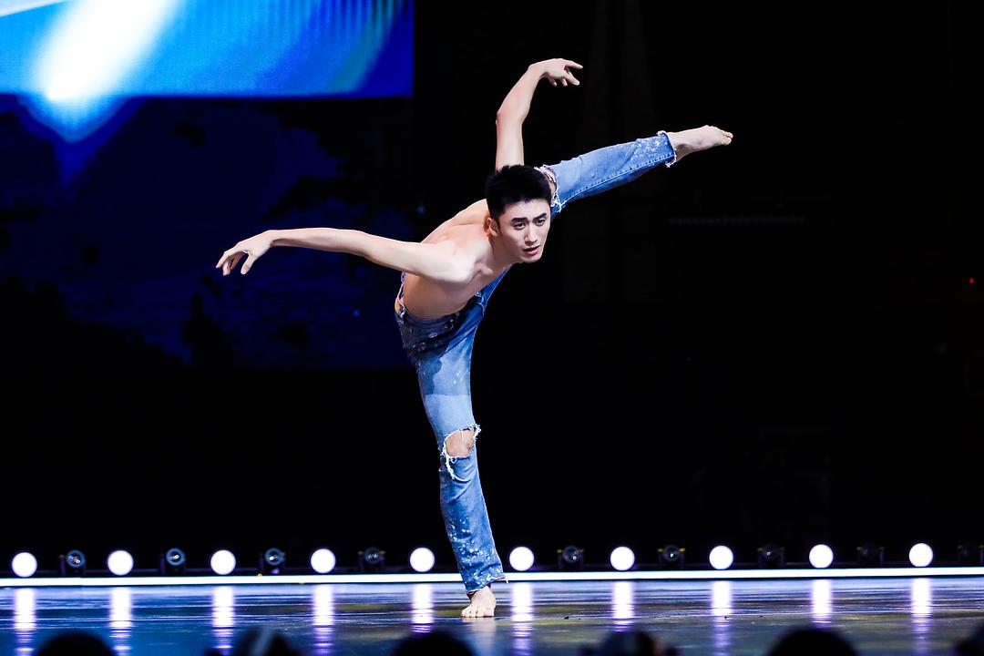 《舞蹈风暴》海报第36张图片