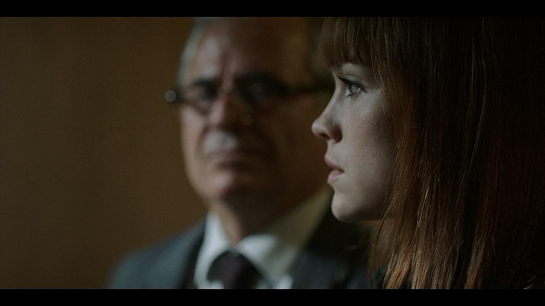 《绊脚石》剧照第26张图片