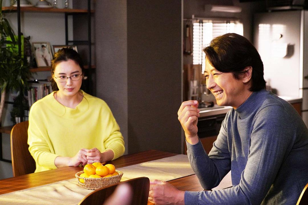 《伪装不伦》剧照第26张图片