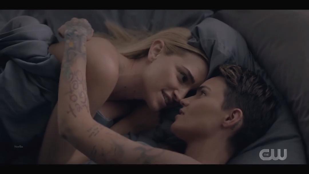 《蝙蝠女侠第一季》剧照第15张图片