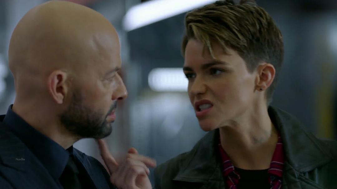 《蝙蝠女侠第一季》剧照第41张图片