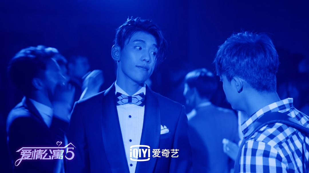 《爱情公寓5》海报第8张图片