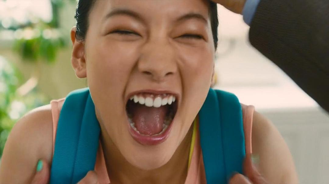 笑得太夸张，演得有点...