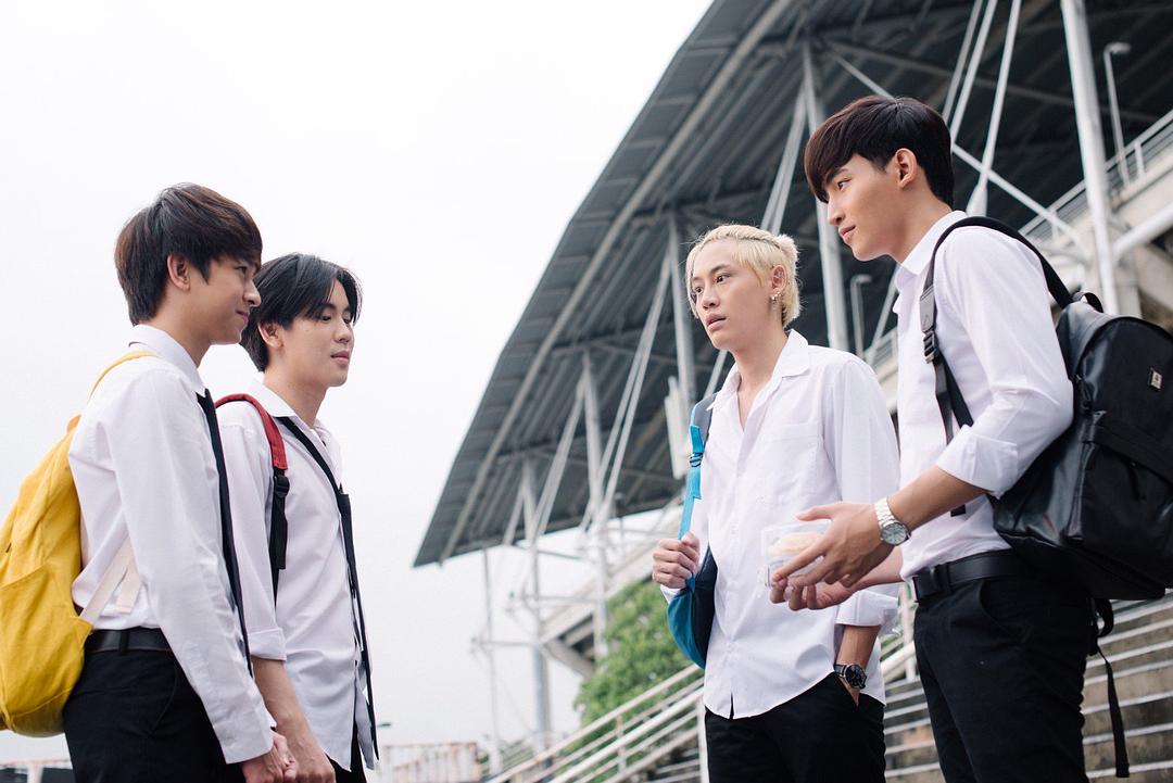 《待到重逢时》海报第13张图片