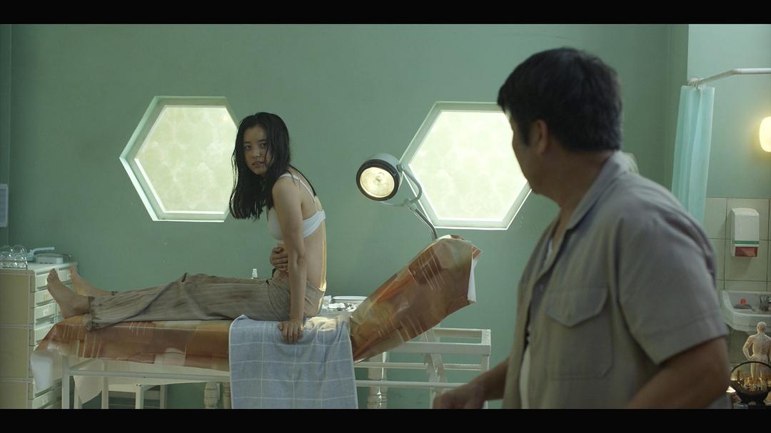 《绊脚石》剧照第23张图片