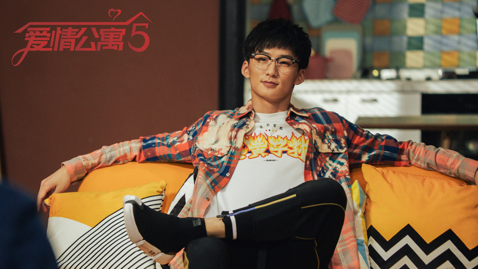 《爱情公寓5》海报第7张图片