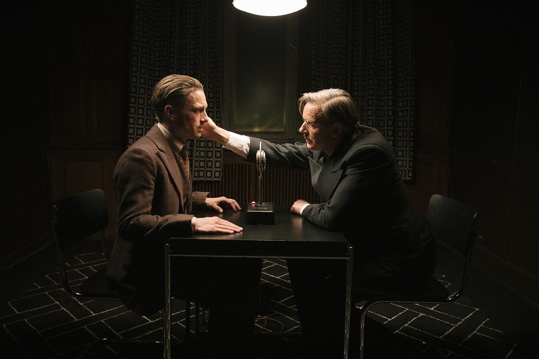 《巴比伦柏林第三季》海报第25张图片