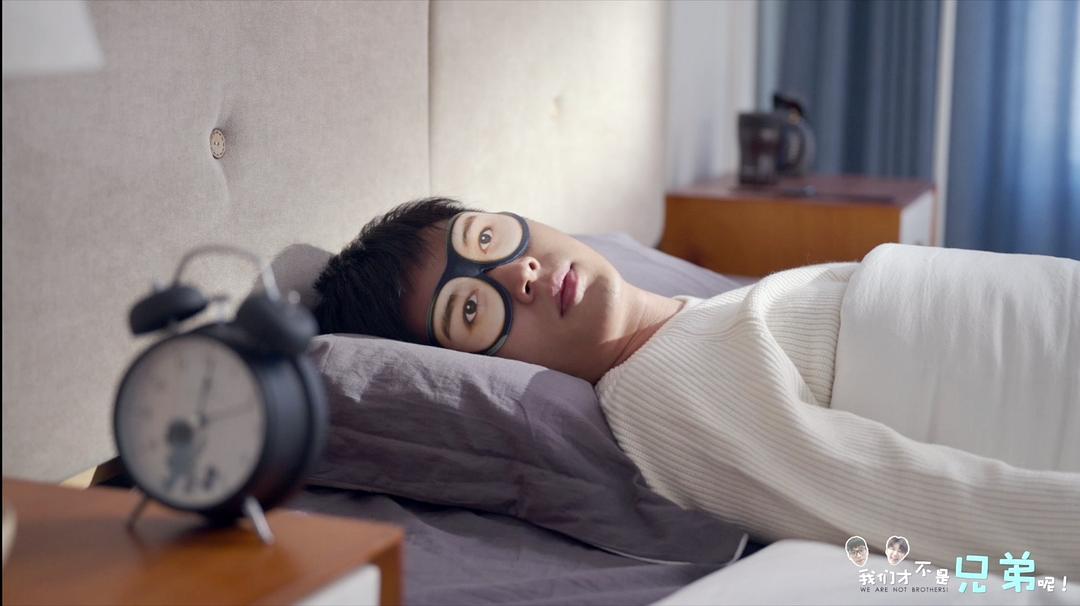 《我们才不是兄弟呢》海报