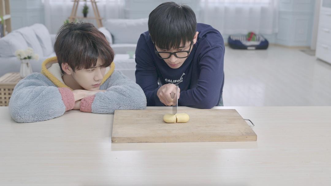 《我们才不是兄弟呢》海报第13张图片