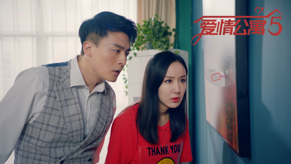 胡一菲、吕子乔看画像