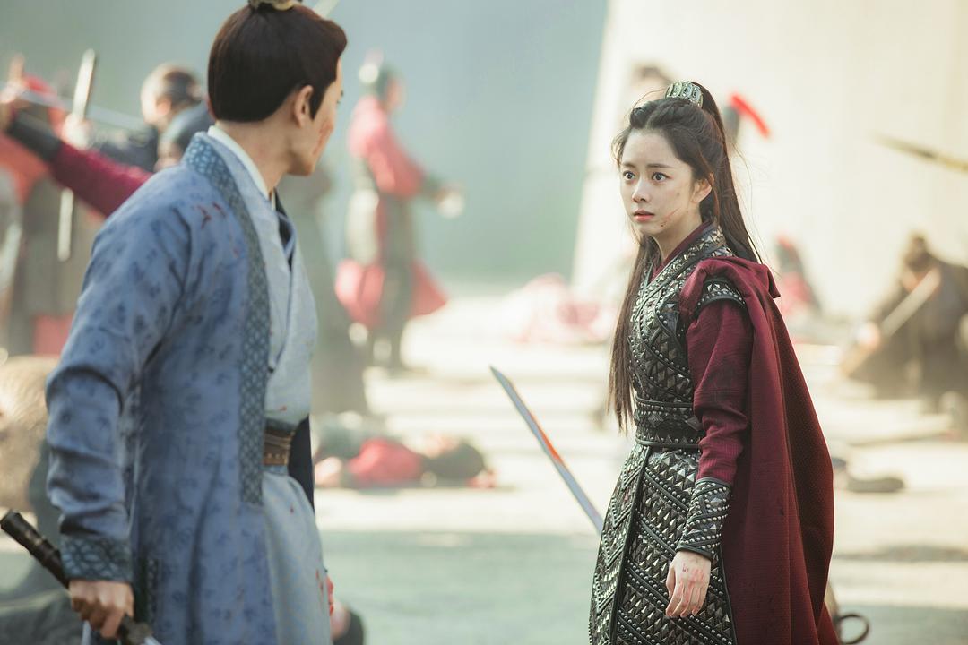 《锦衣之下》海报第47张图片