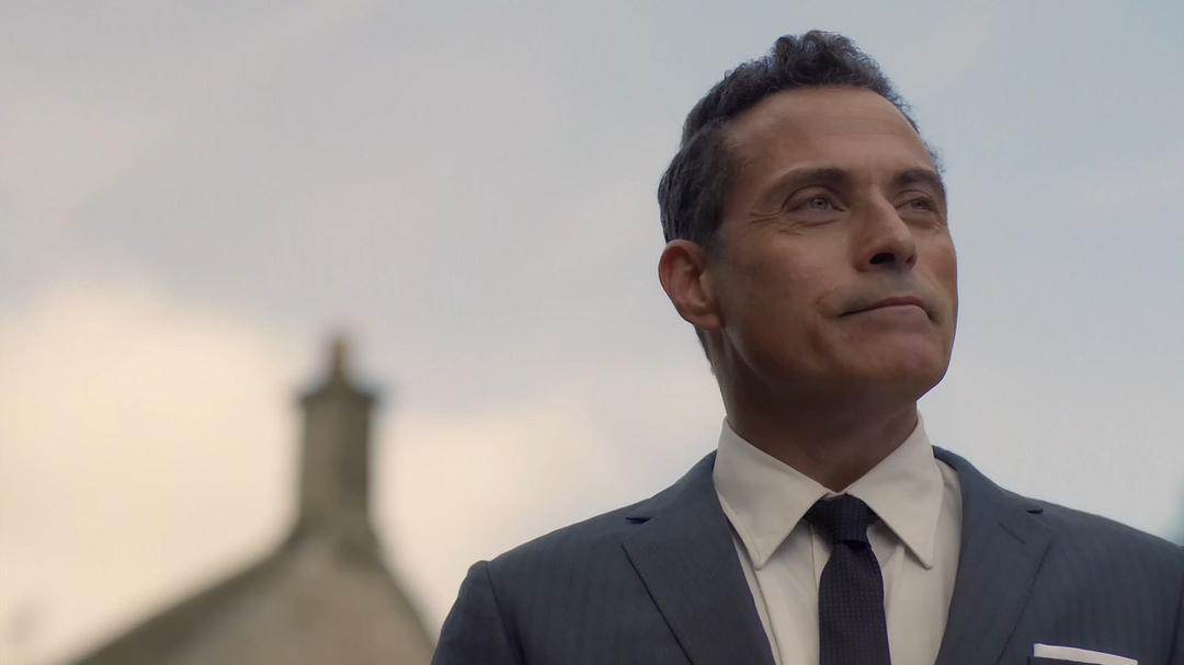 《灰马酒店》剧照第21张图片