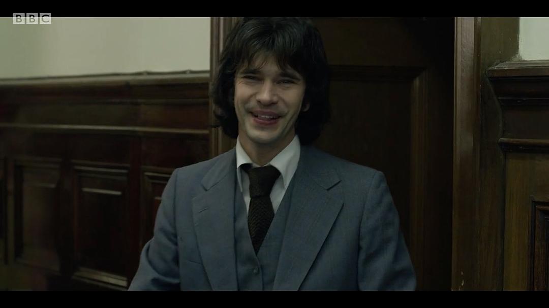 《英国式丑闻第一季》剧照