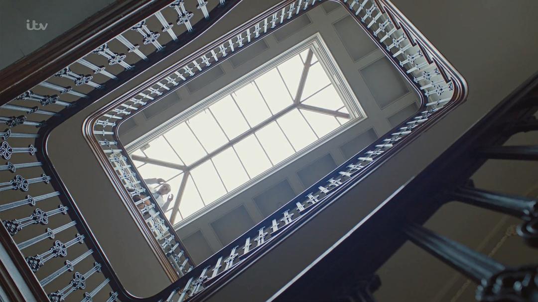 《摩斯探长前传第七季》剧照第16张图片