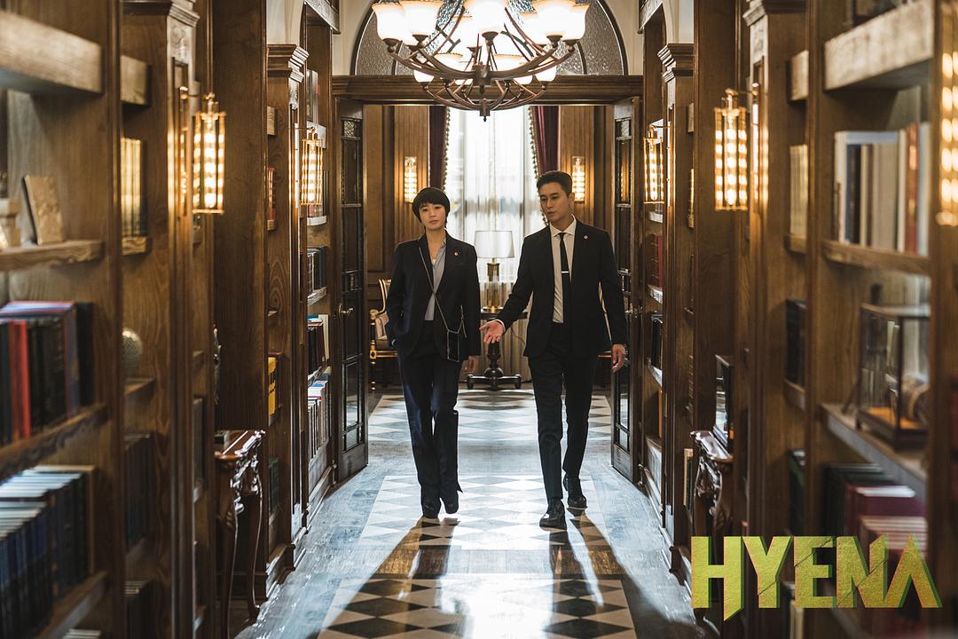 《鬣狗式生存》剧照第2张图片