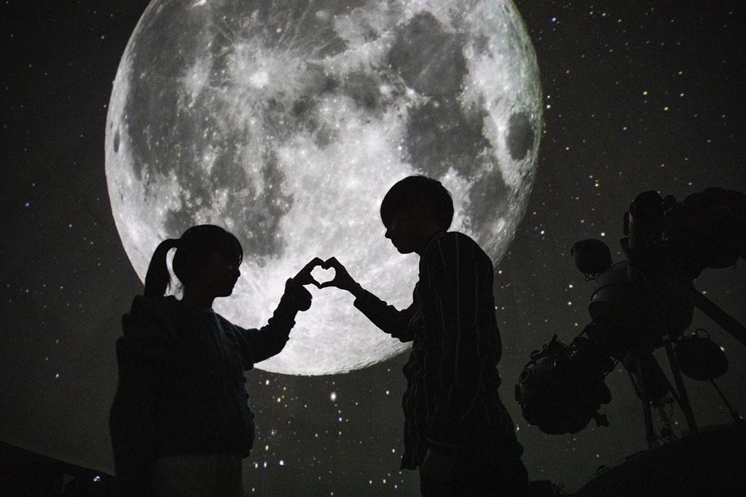 《别被月亮与狼酱所欺骗》剧照第14张图片