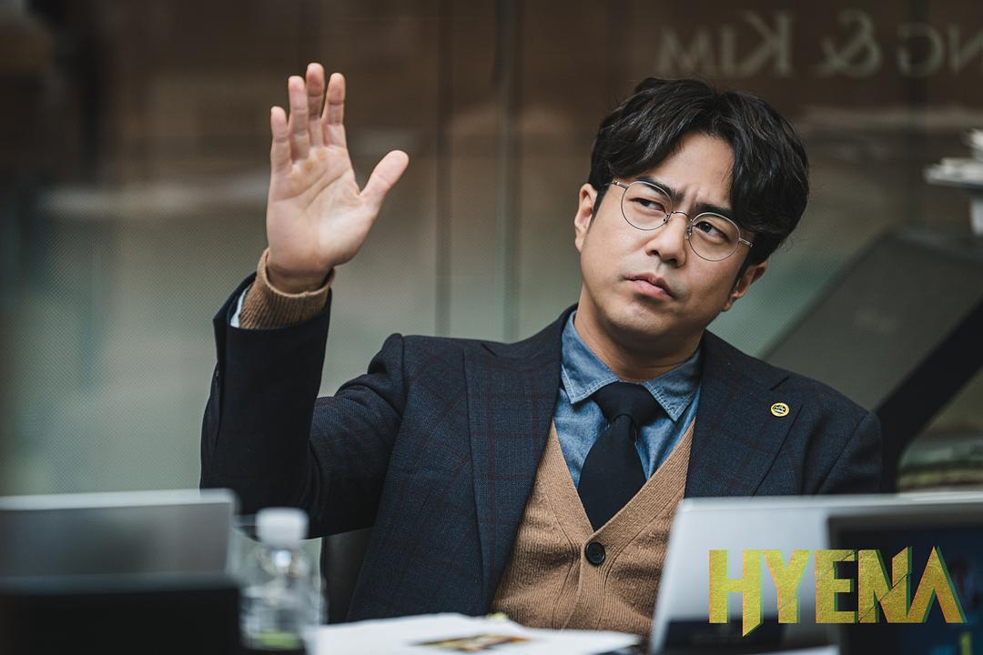 《鬣狗式生存》剧照第24张图片