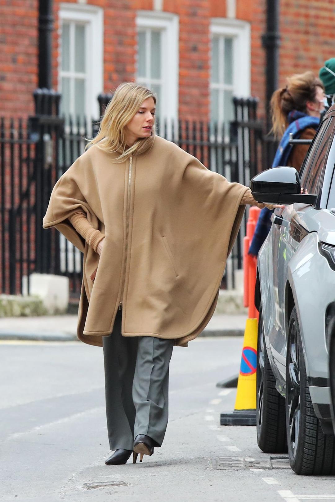 《剖析丑闻》剧照第23张图片