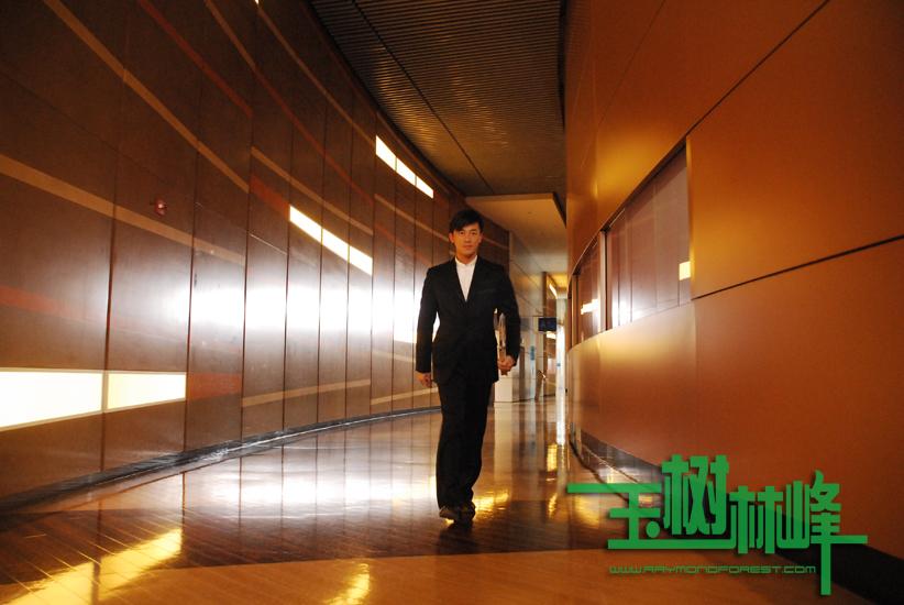 《谈情说案》海报第40张图片