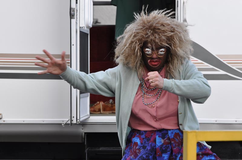 《疯城记第二季》剧照第14张图片