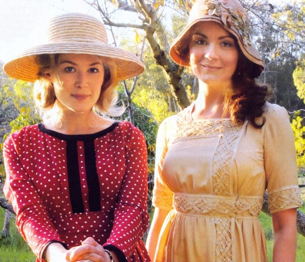 《恋爱中的女人》剧照第13张图片