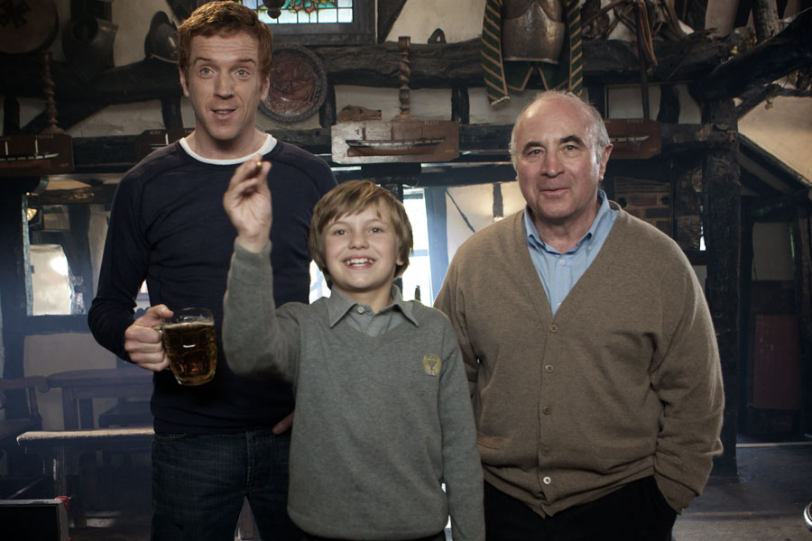 《永不独行》海报