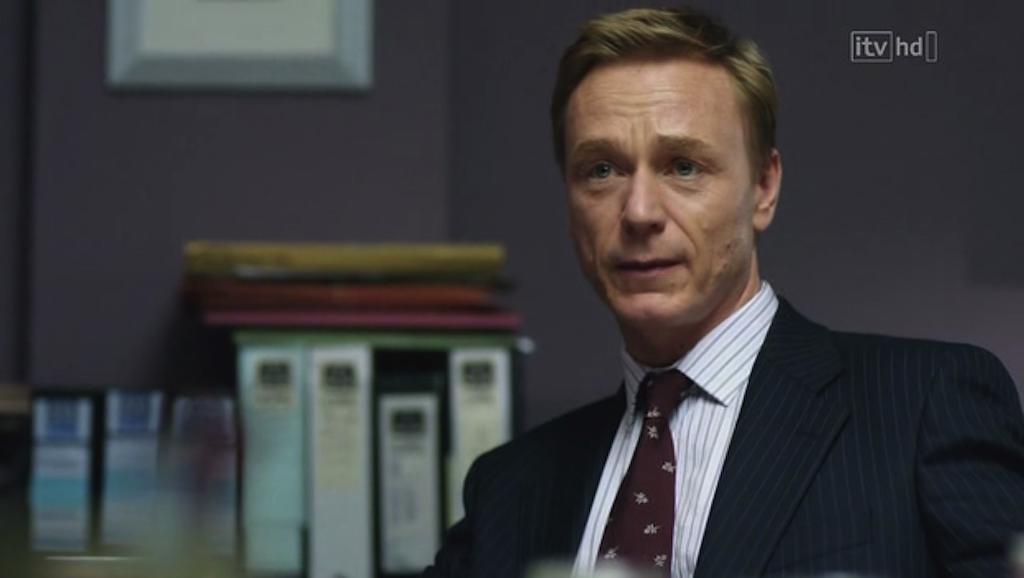 《法律与秩序(英版)第一季》剧照第13张图片