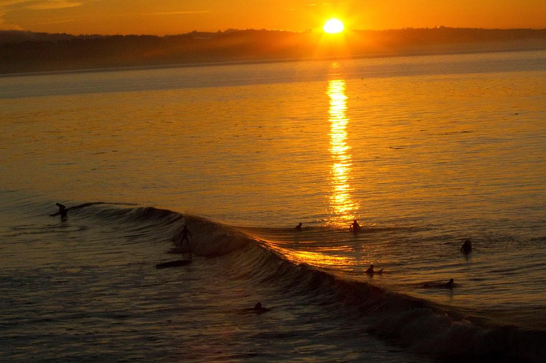 《冲浪英豪》海报