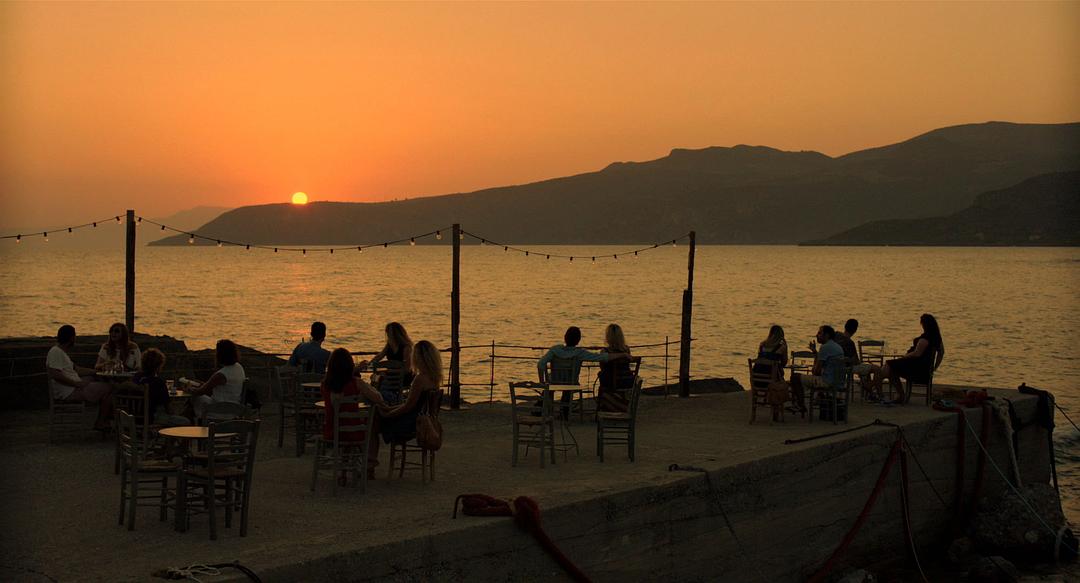 《爱在午夜降临前》剧照第7张图片