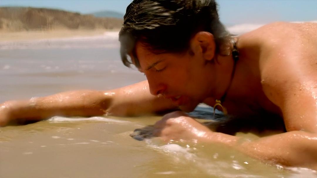 醒來被扒光衣服還有那...