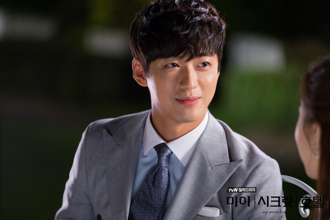 《我的秘密饭店》海报