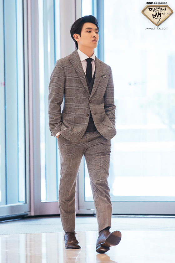 《Mr.Back》海报第32张图片